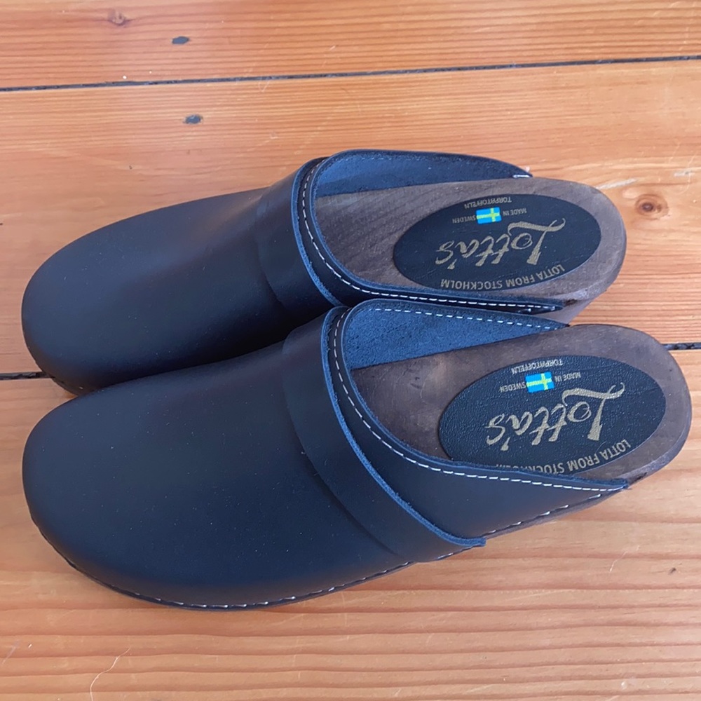 NWOT black Lotta’s Stockholm clogs Sz 40